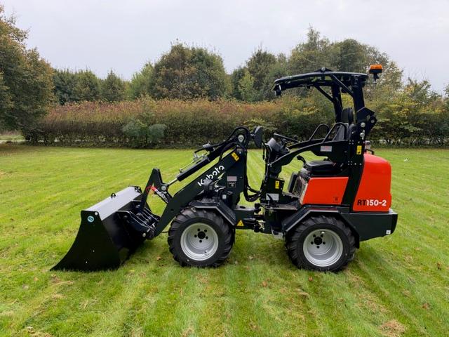 Kubota RT150-2 minilæsser set fra siden – smal minilæsser 89 cm